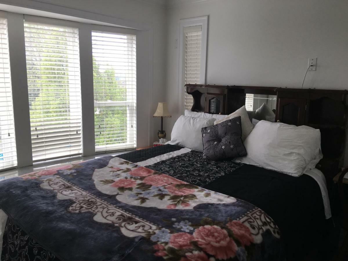 White House Bed And Breakfast แวนคูเวอร์ ภายนอก รูปภาพ